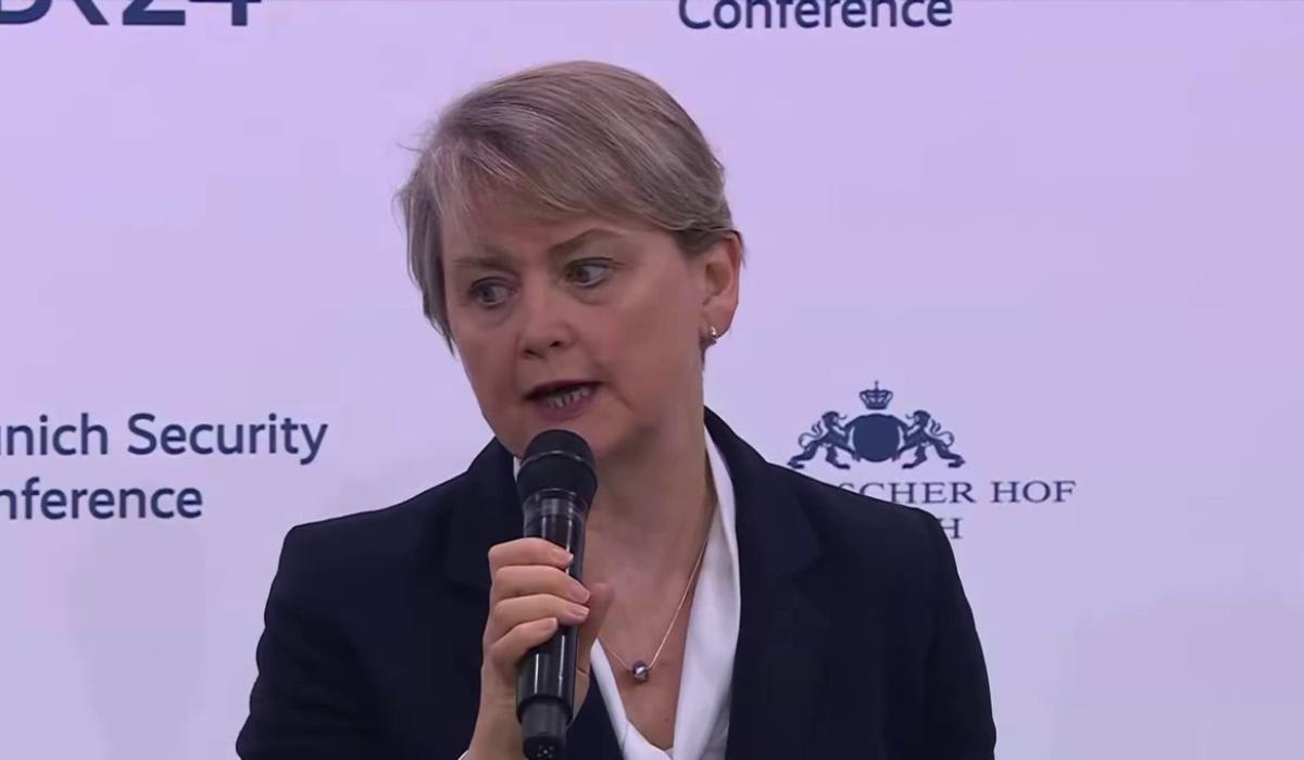 كيف حوّل أنور قرقاش "النفي التقني" البريطاني إلى "صك براءة" سياسي في السودان؟