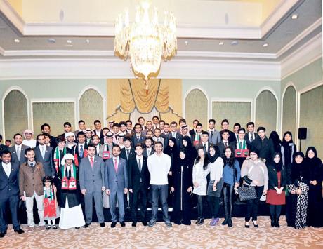  عبدالله بن زايد يلتقي الطلبة الإماراتيين الدارسين في كندا